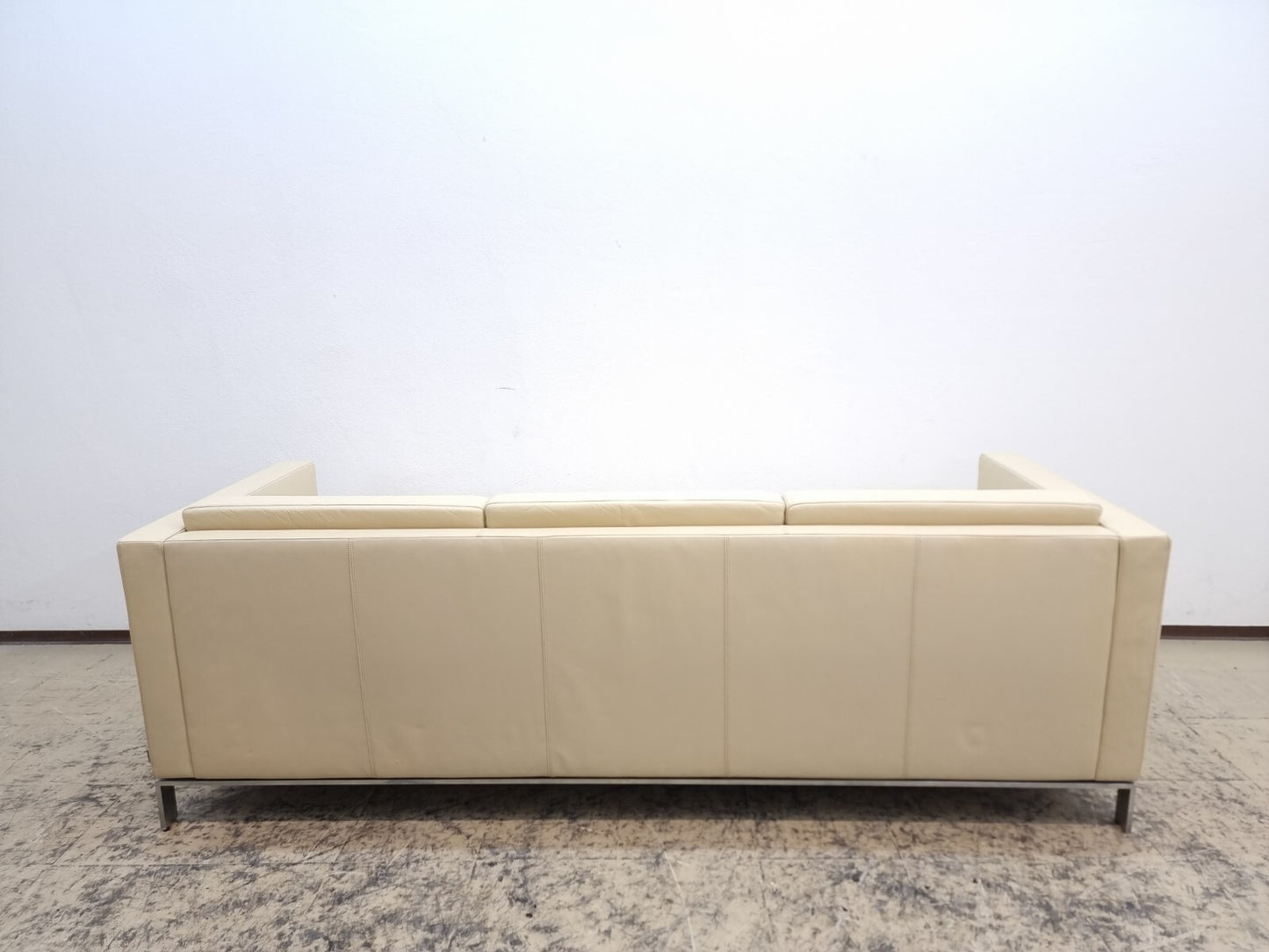 {{ product_title }} – {{ product_type }} von JS Furniture, Designer-Möbel gebraucht.