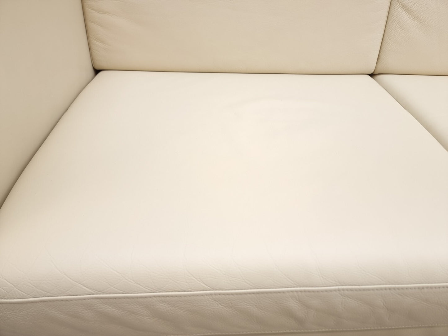 {{ product_title }} – {{ product_type }} von JS Furniture, Designer-Möbel gebraucht.