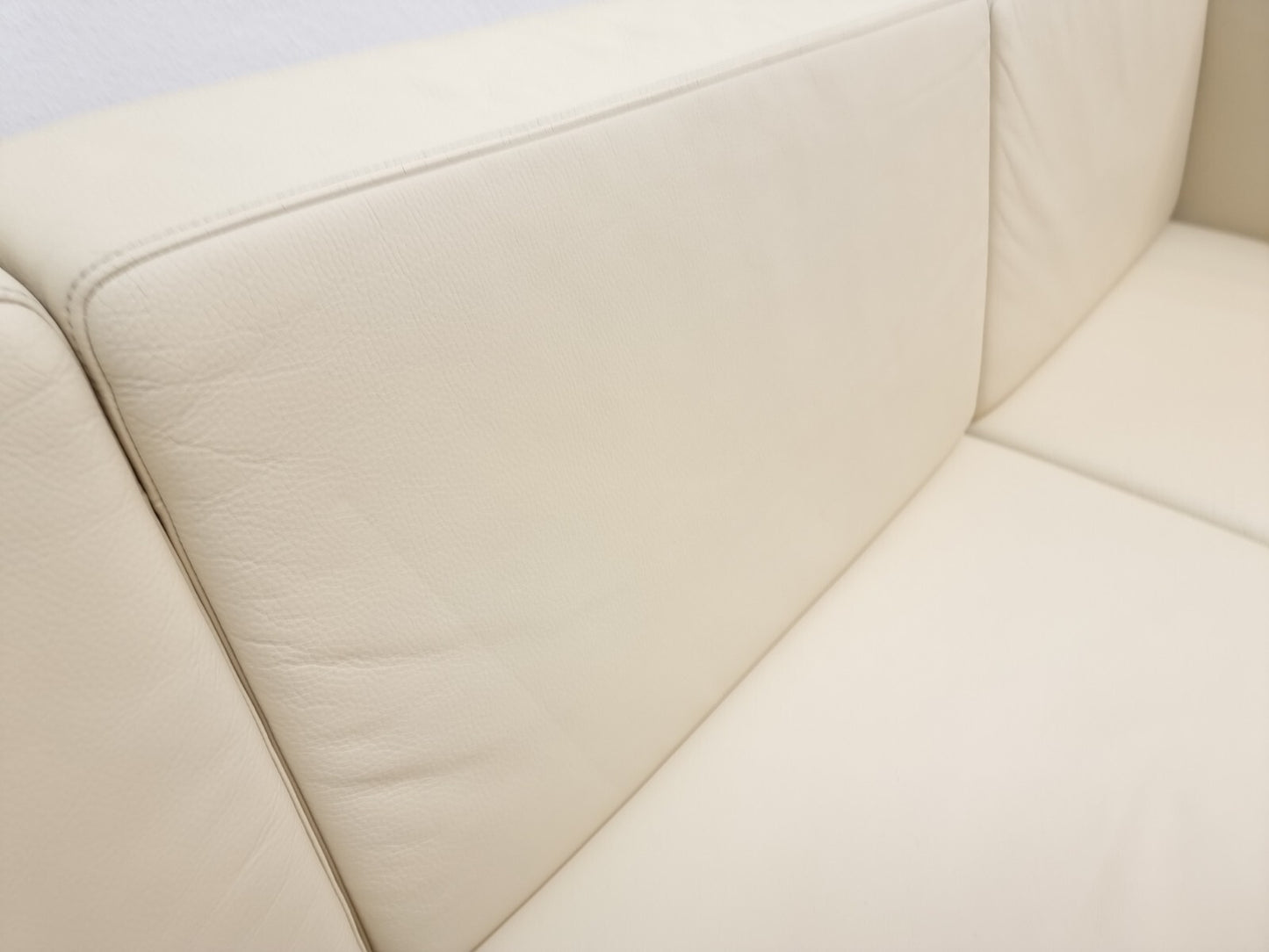 {{ product_title }} – {{ product_type }} von JS Furniture, Designer-Möbel gebraucht.