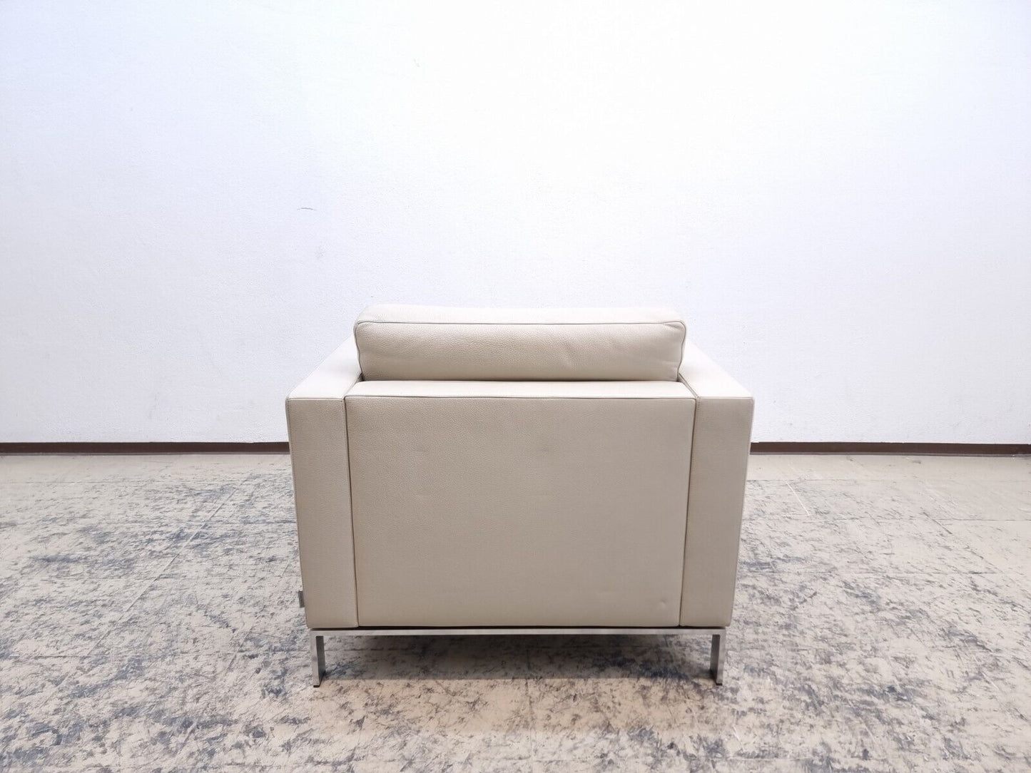 {{ product_title }} – {{ product_type }} von JS Furniture, Designer-Möbel gebraucht.