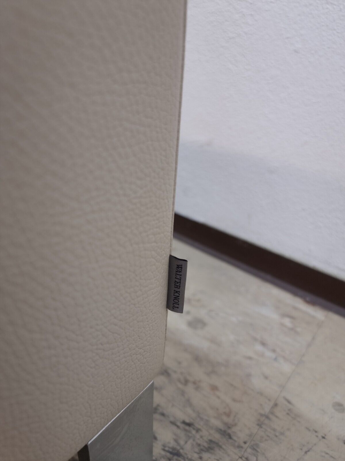 {{ product_title }} – {{ product_type }} von JS Furniture, Designer-Möbel gebraucht.