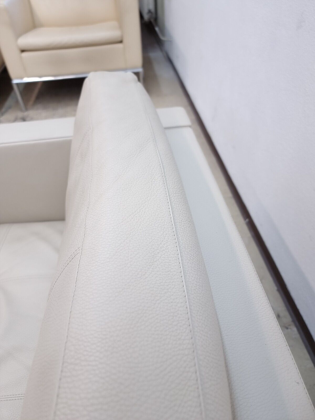 {{ product_title }} – {{ product_type }} von JS Furniture, Designer-Möbel gebraucht.