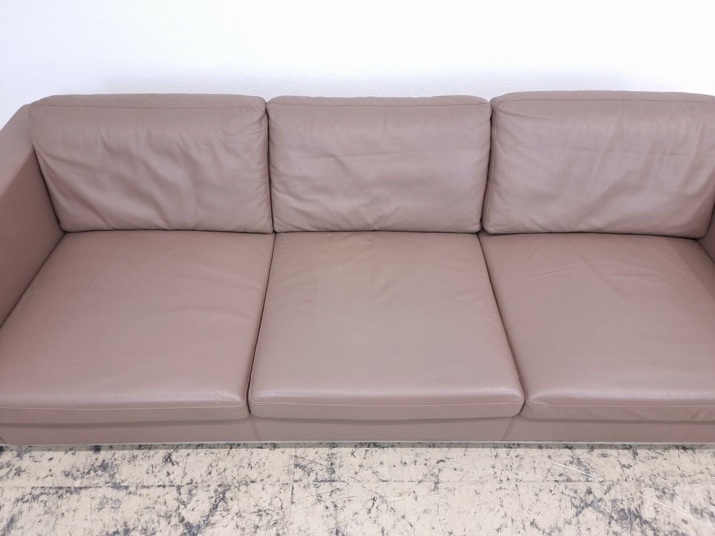 {{ product_title }} – {{ product_type }} von JS Furniture, Designer-Möbel gebraucht.
