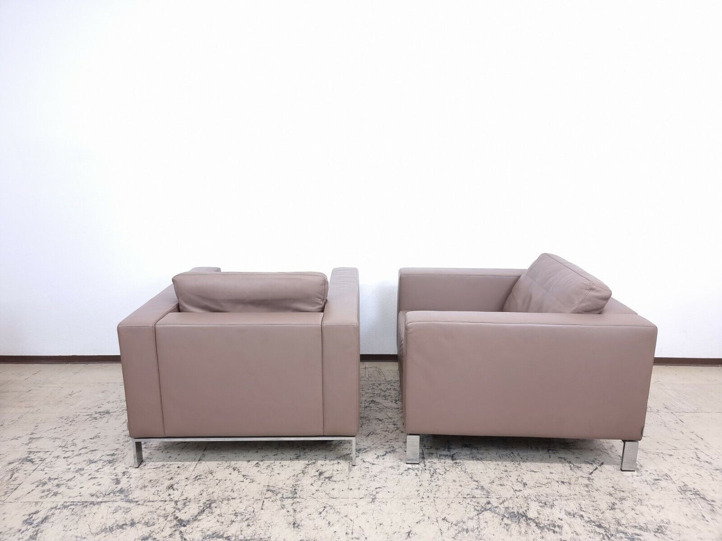 {{ product_title }} – {{ product_type }} von JS Furniture, Designer-Möbel gebraucht.