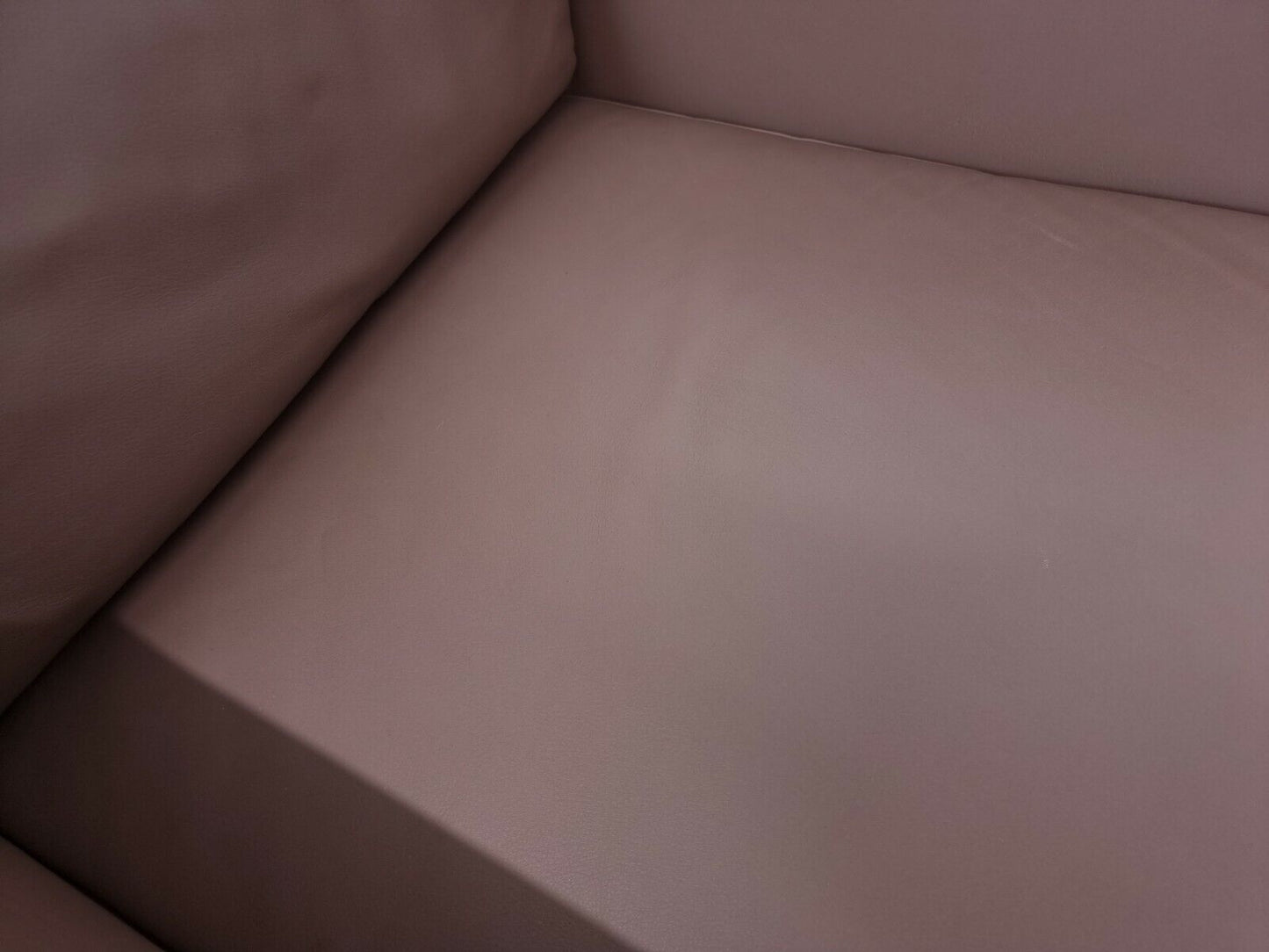 {{ product_title }} – {{ product_type }} von JS Furniture, Designer-Möbel gebraucht.