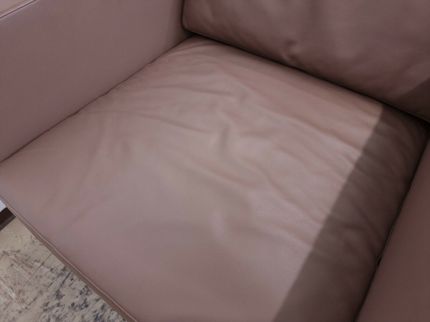 {{ product_title }} – {{ product_type }} von JS Furniture, Designer-Möbel gebraucht.