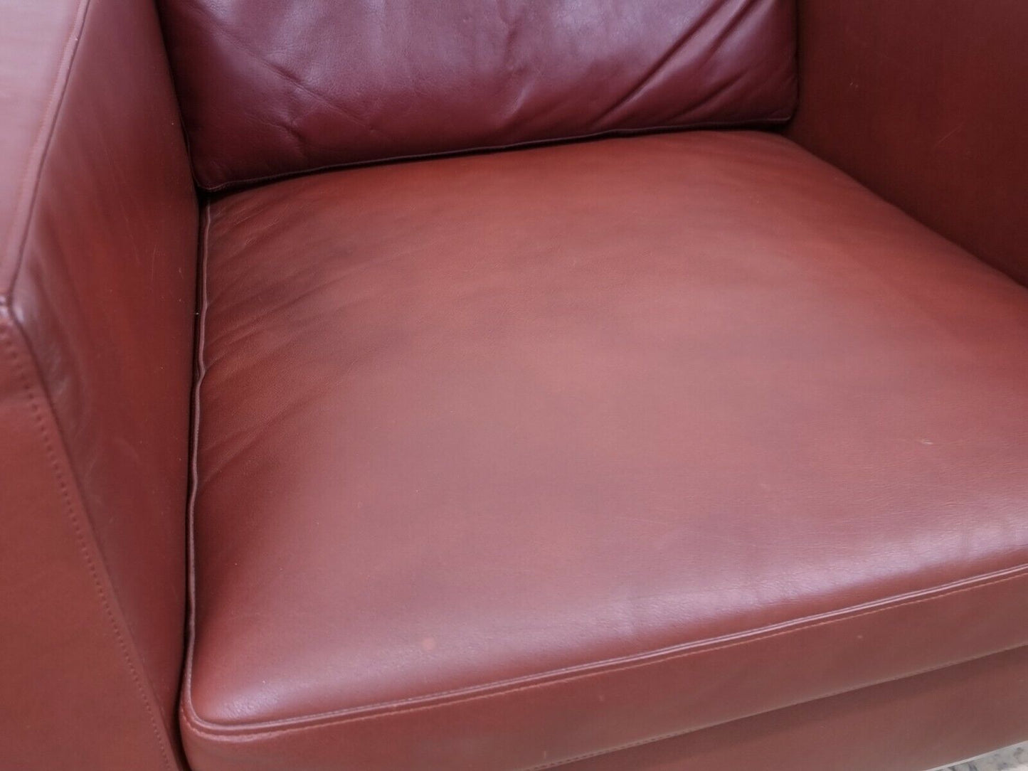 {{ product_title }} – {{ product_type }} von JS Furniture, Designer-Möbel gebraucht.
