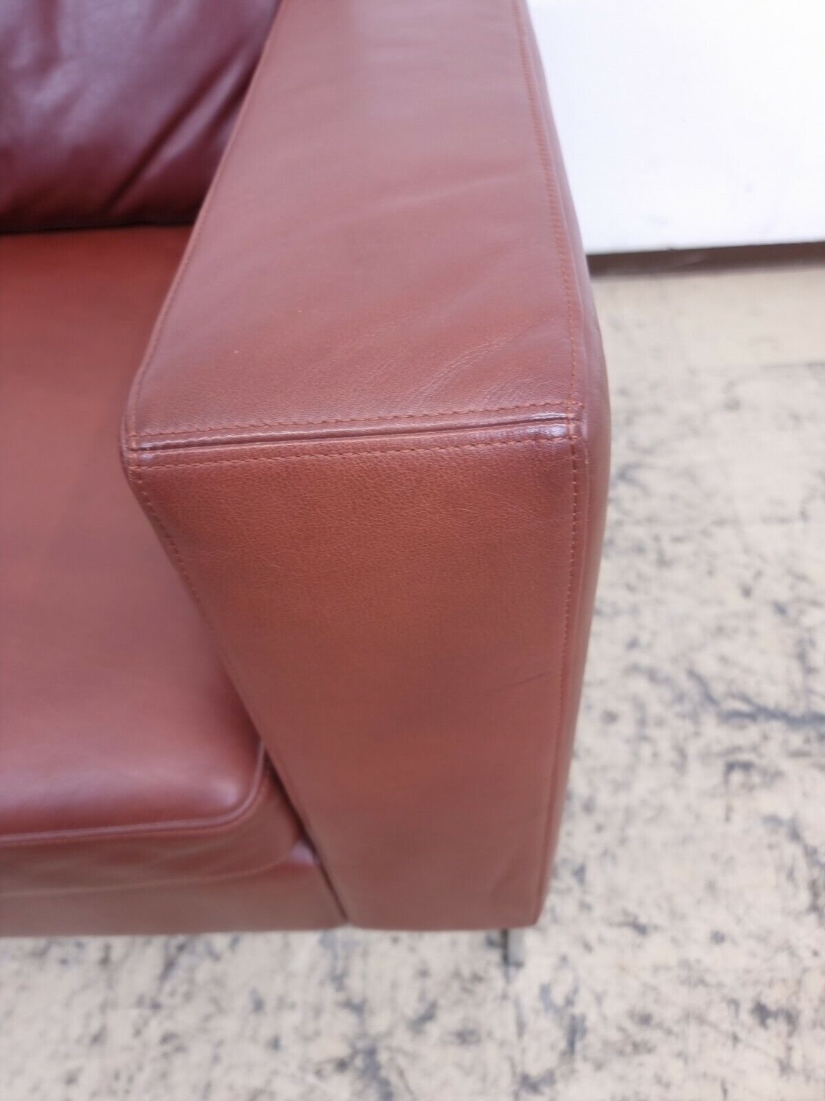 {{ product_title }} – {{ product_type }} von JS Furniture, Designer-Möbel gebraucht.