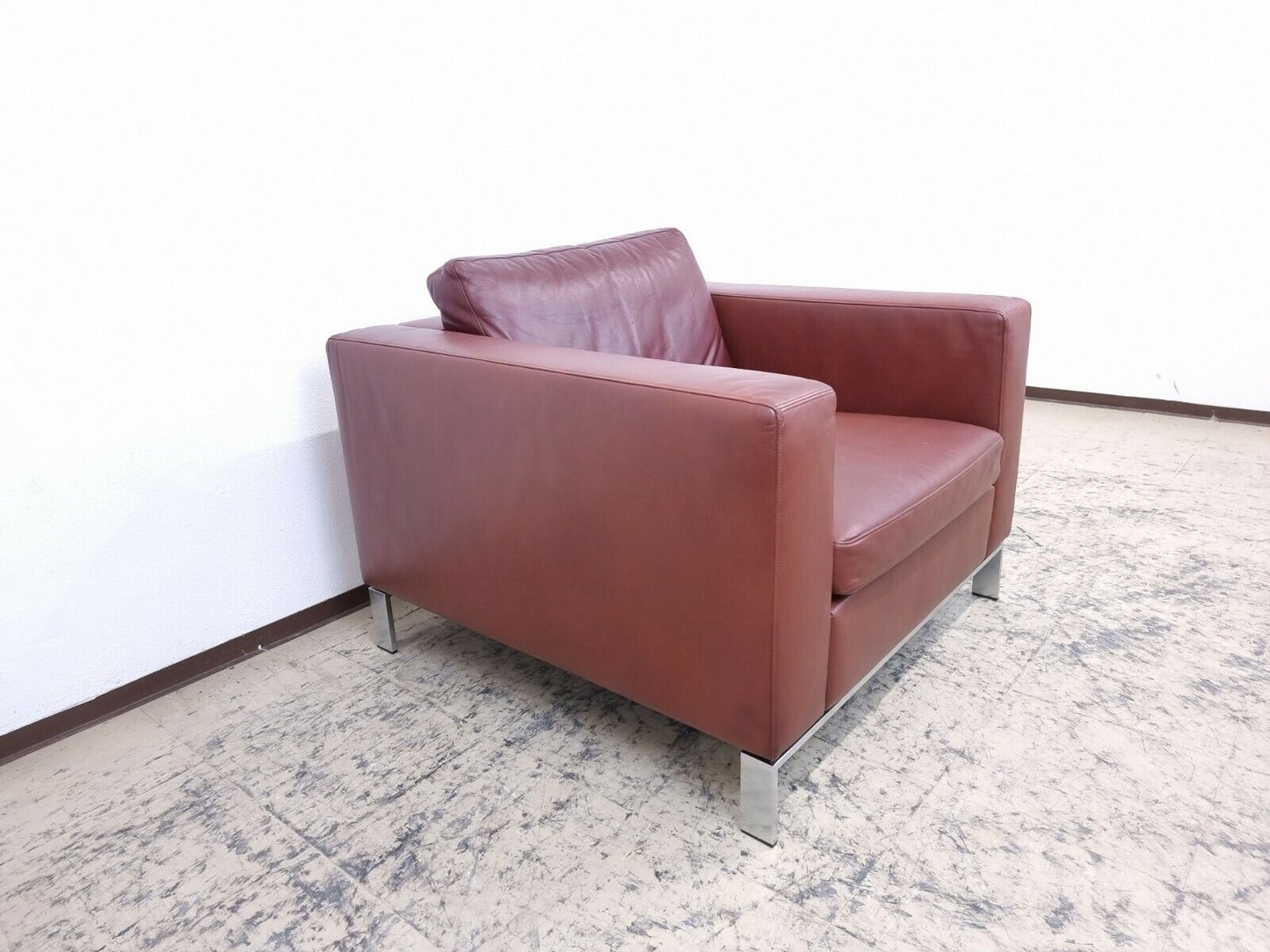 {{ product_title }} – {{ product_type }} von JS Furniture, Designer-Möbel gebraucht.