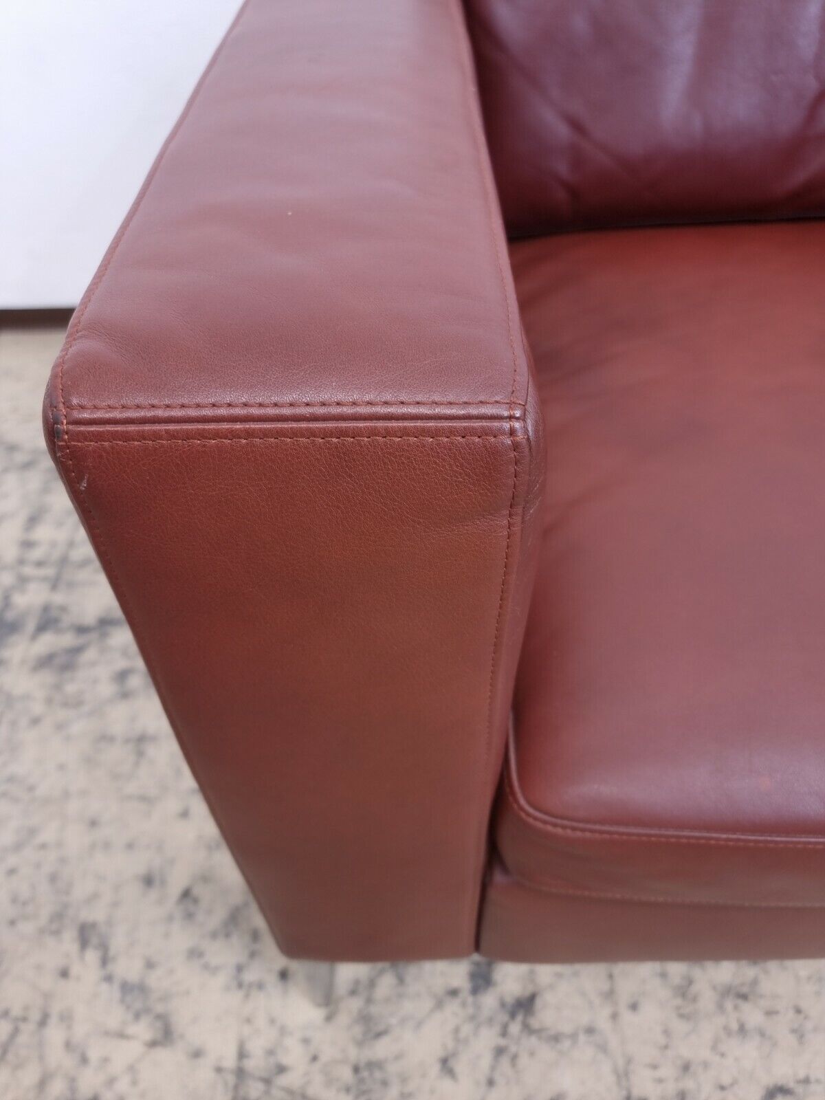 {{ product_title }} – {{ product_type }} von JS Furniture, Designer-Möbel gebraucht.