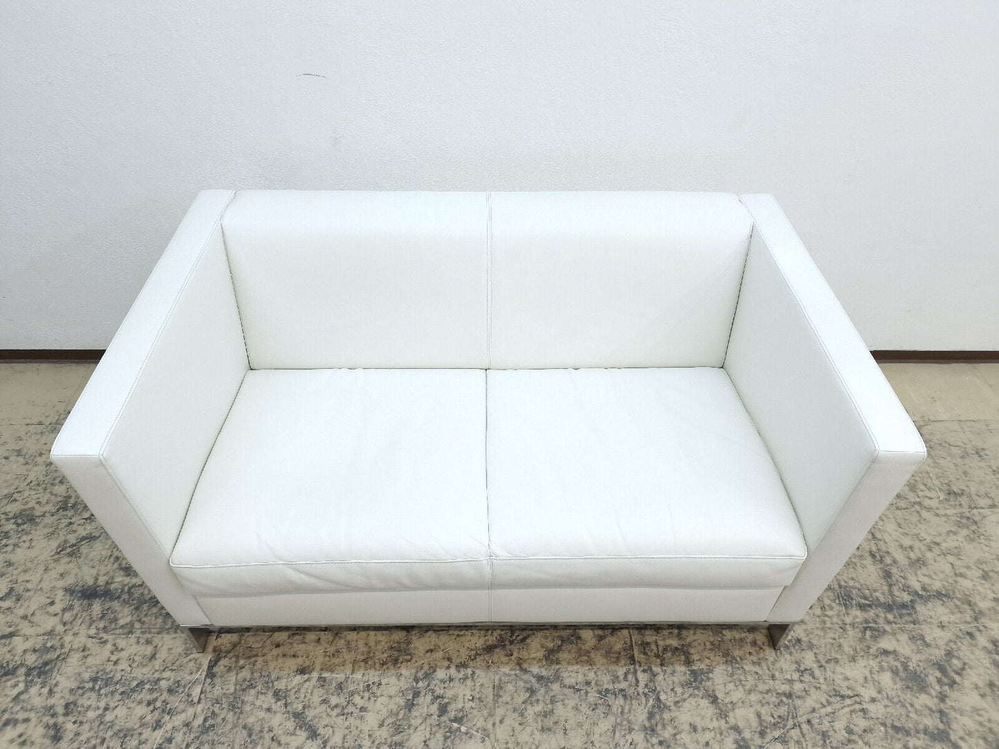 {{ product_title }} – {{ product_type }} von JS Furniture, Designer-Möbel gebraucht.