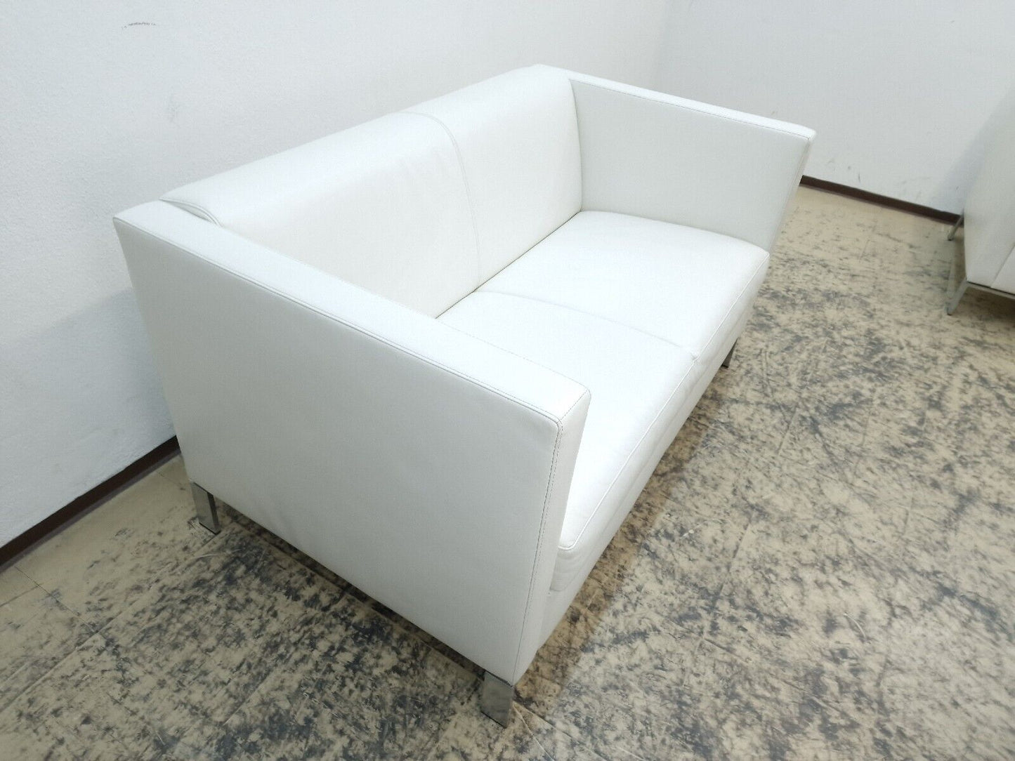 {{ product_title }} – {{ product_type }} von JS Furniture, Designer-Möbel gebraucht.