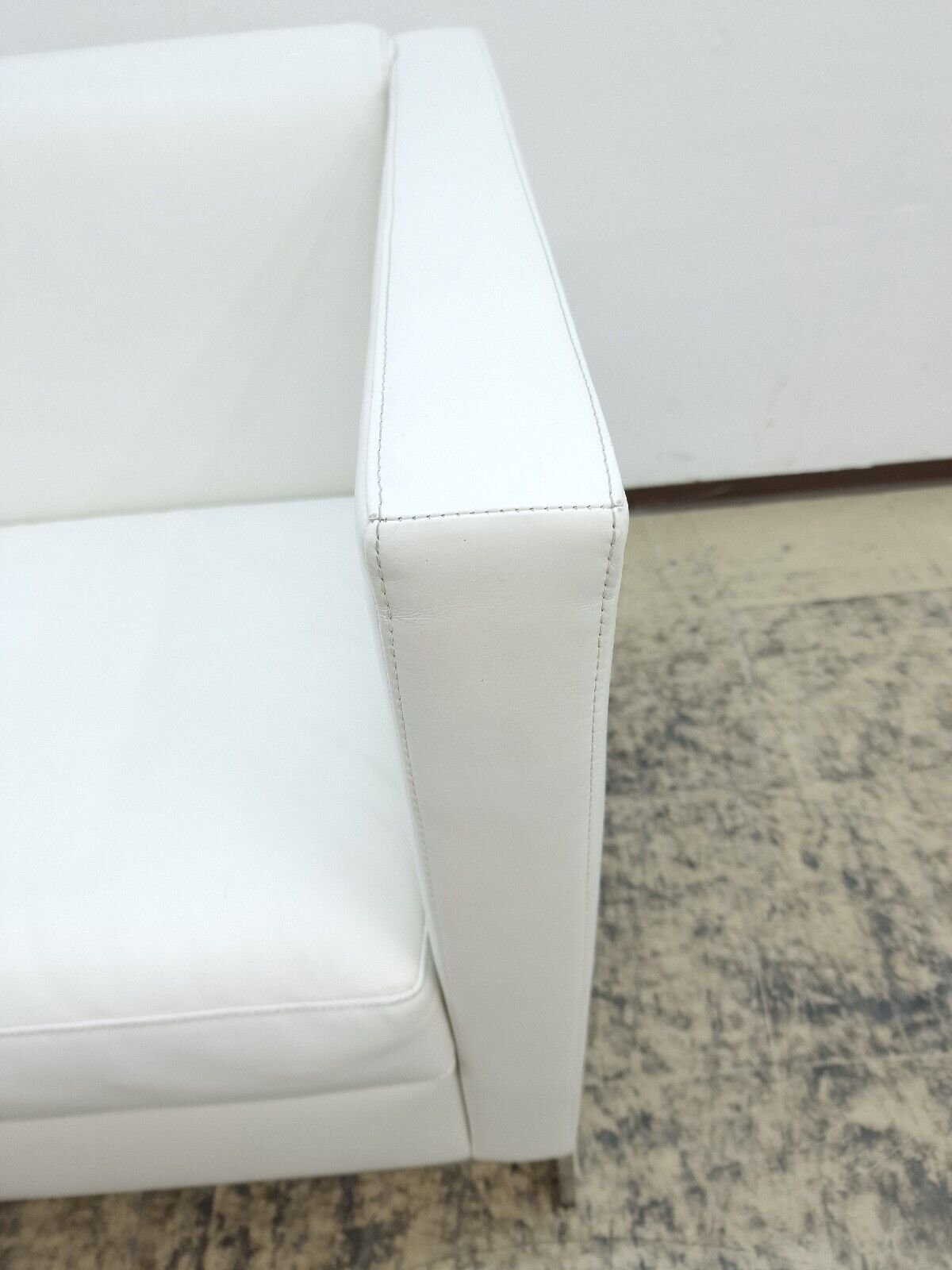 {{ product_title }} – {{ product_type }} von JS Furniture, Designer-Möbel gebraucht.