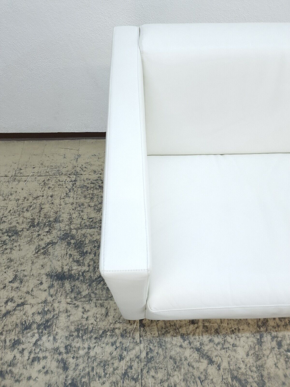 {{ product_title }} – {{ product_type }} von JS Furniture, Designer-Möbel gebraucht.