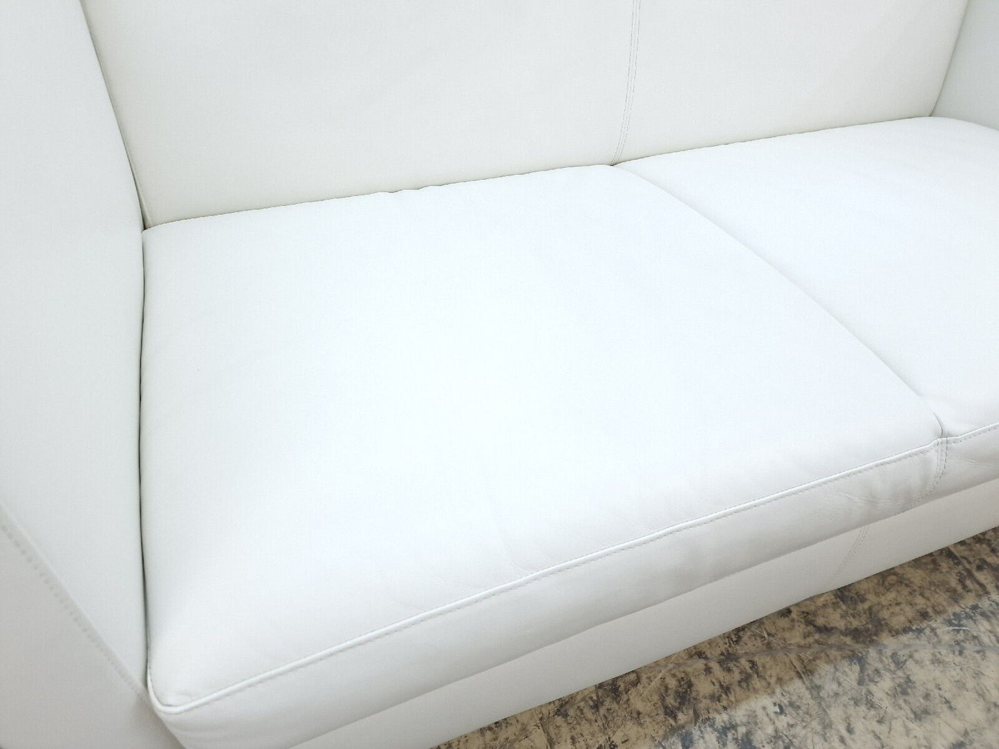 {{ product_title }} – {{ product_type }} von JS Furniture, Designer-Möbel gebraucht.