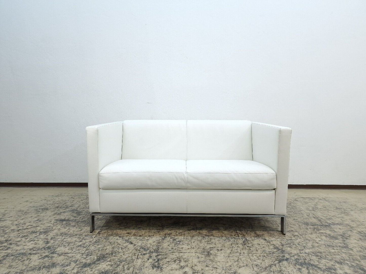 {{ product_title }} – {{ product_type }} von JS Furniture, Designer-Möbel gebraucht.