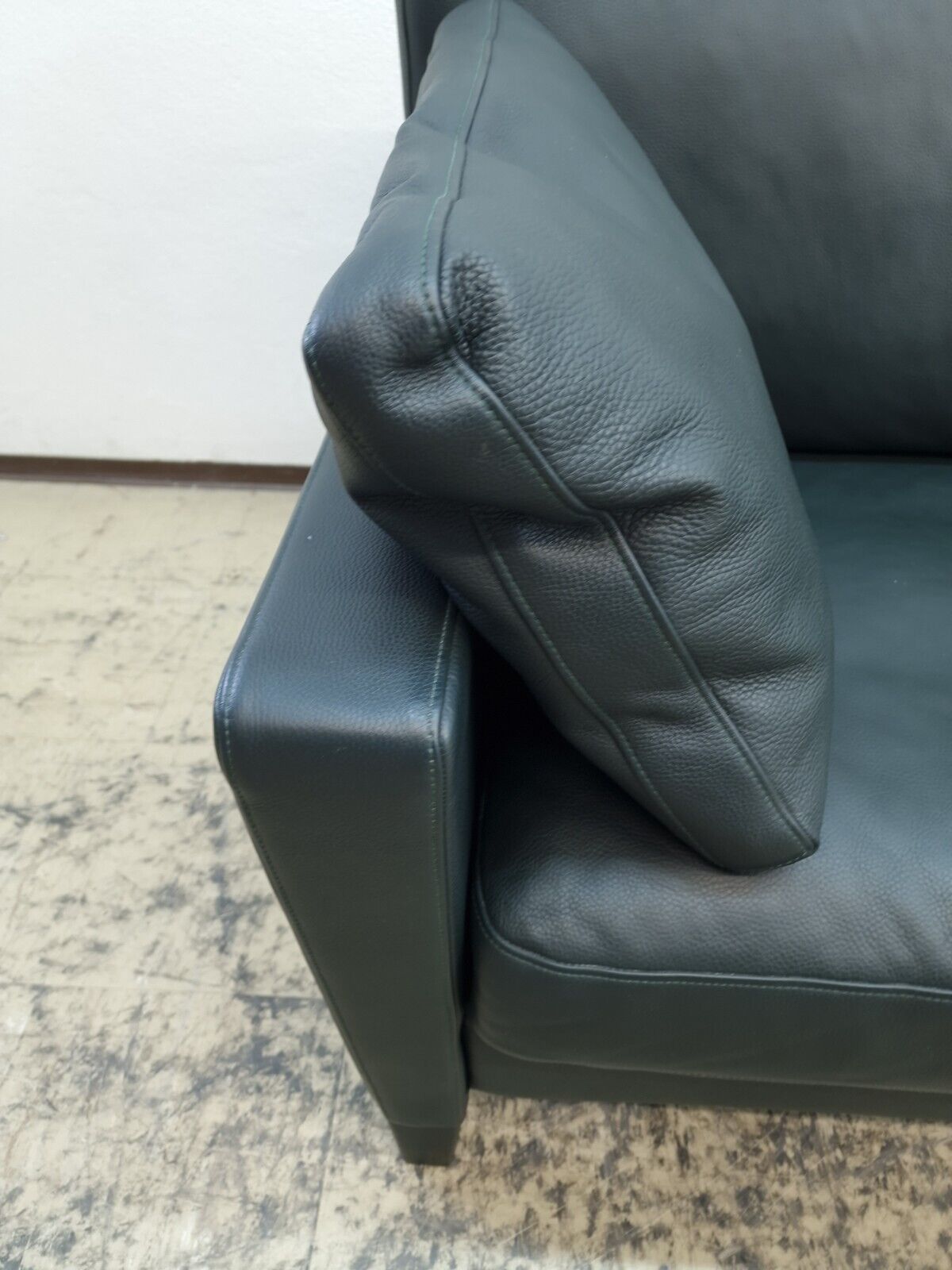 {{ product_title }} – {{ product_type }} von JS Furniture, Designer-Möbel gebraucht.