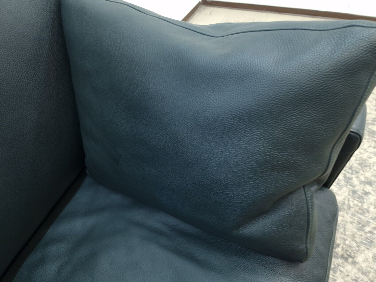 {{ product_title }} – {{ product_type }} von JS Furniture, Designer-Möbel gebraucht.