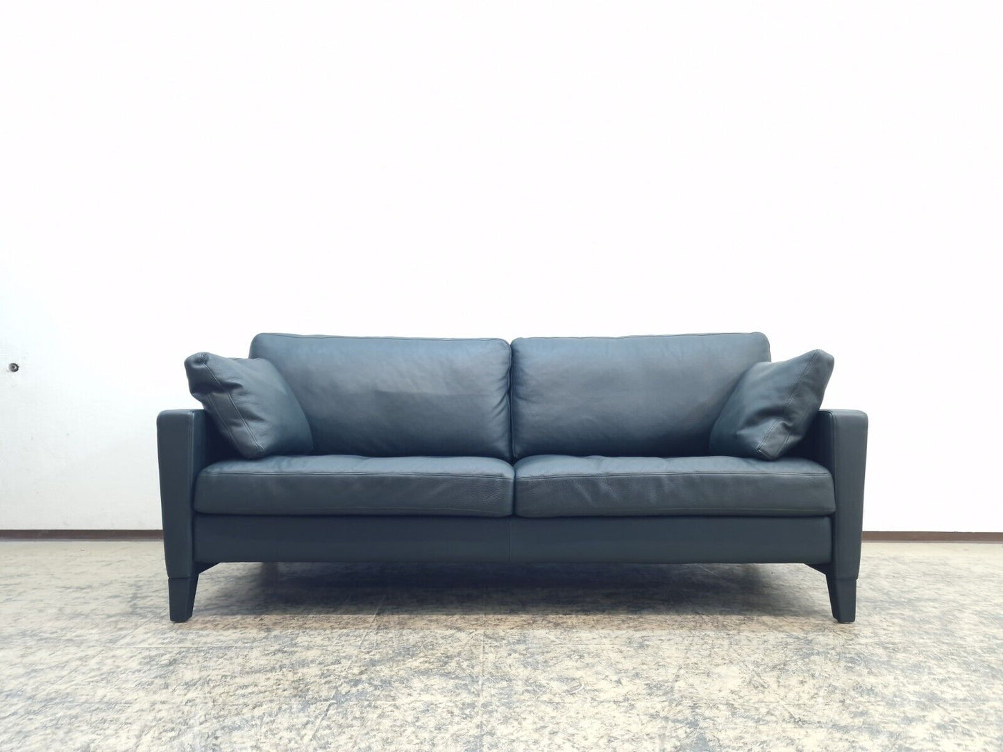 {{ product_title }} – {{ product_type }} von JS Furniture, Designer-Möbel gebraucht.