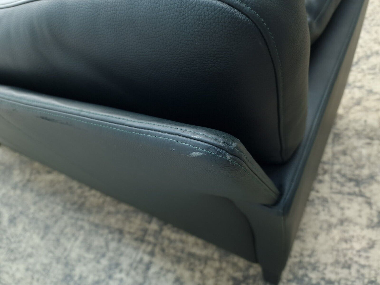 {{ product_title }} – {{ product_type }} von JS Furniture, Designer-Möbel gebraucht.