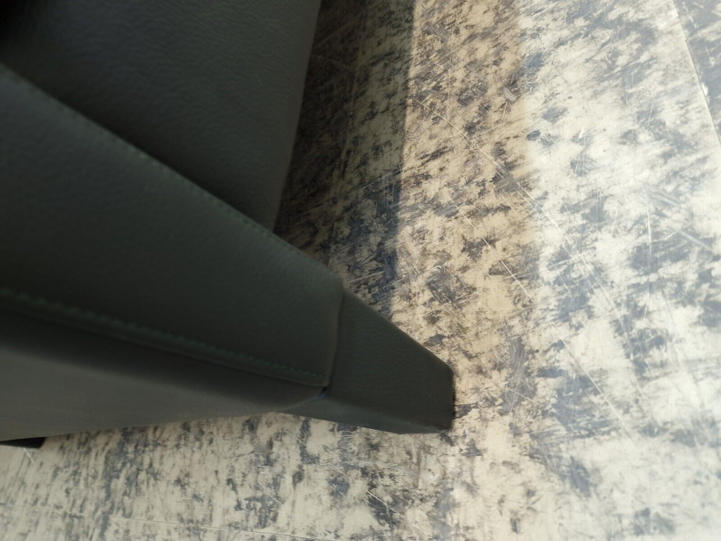 {{ product_title }} – {{ product_type }} von JS Furniture, Designer-Möbel gebraucht.