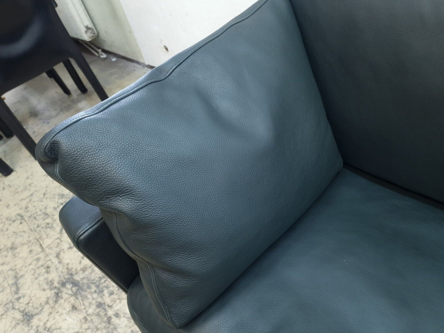 {{ product_title }} – {{ product_type }} von JS Furniture, Designer-Möbel gebraucht.