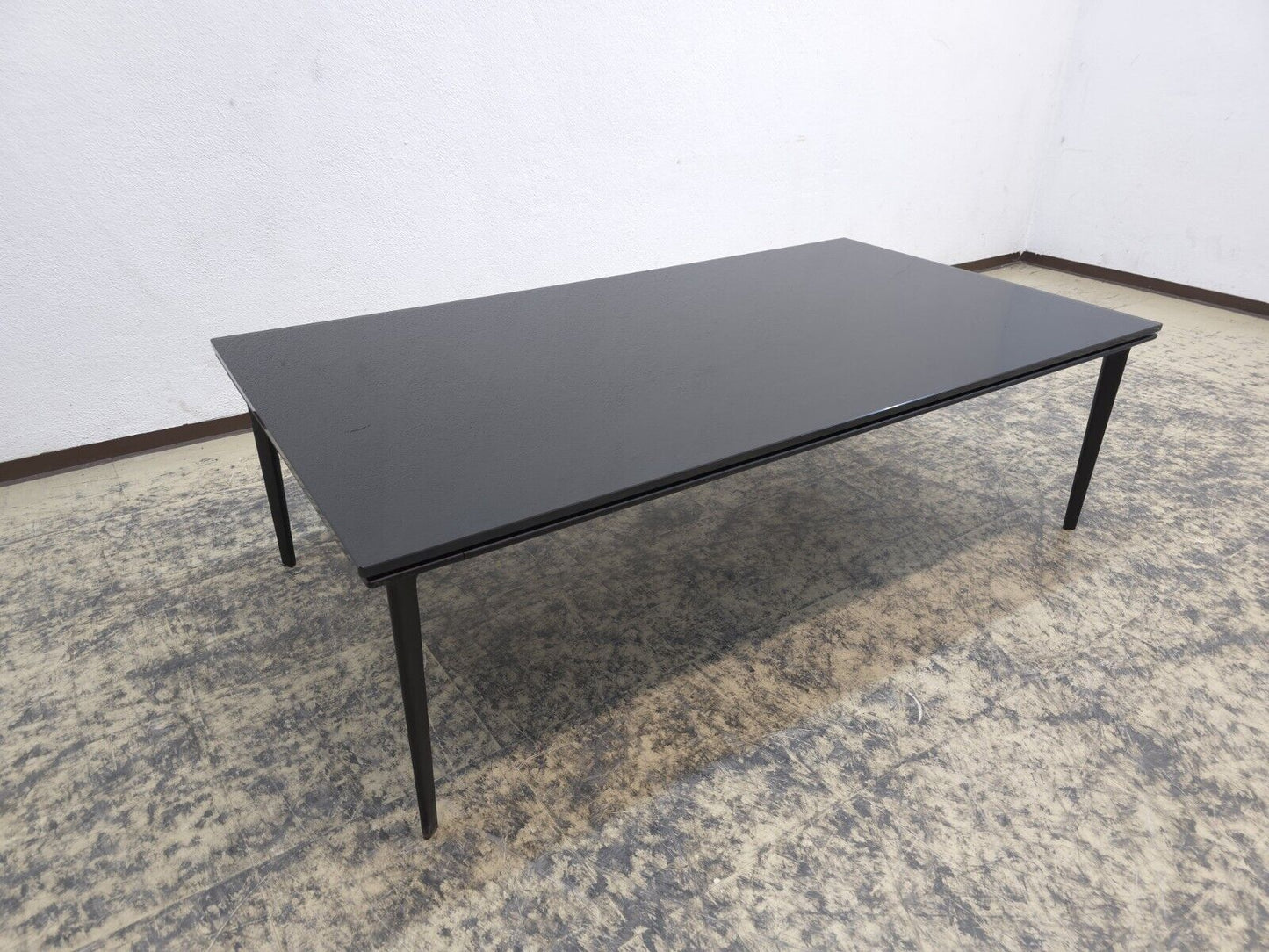 {{ product_title }} – {{ product_type }} von JS Furniture, Designer-Möbel gebraucht.