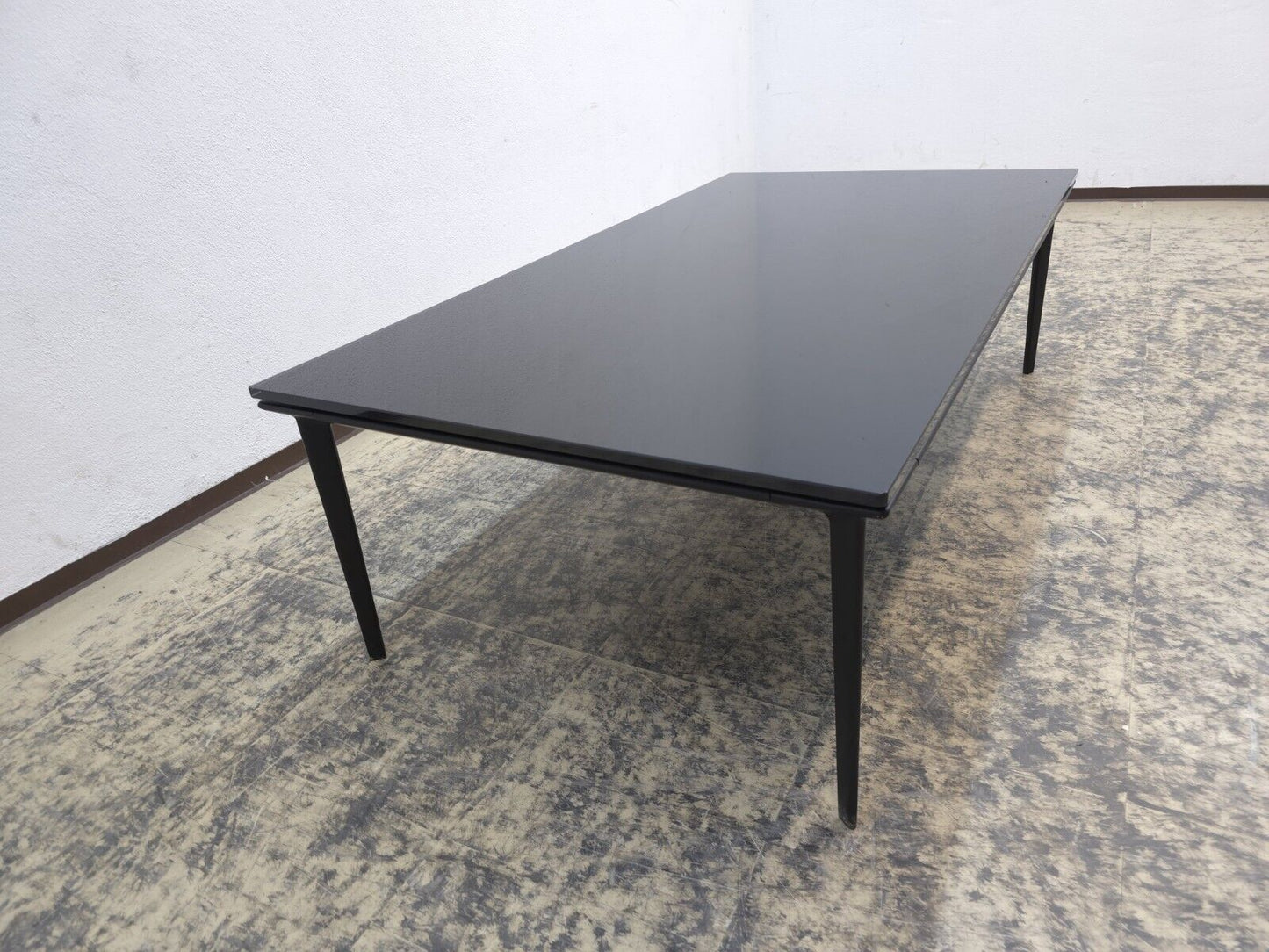 {{ product_title }} – {{ product_type }} von JS Furniture, Designer-Möbel gebraucht.