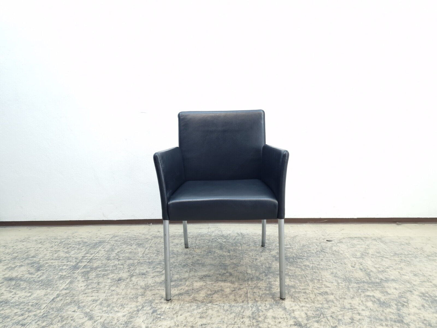 {{ product_title }} – {{ product_type }} von JS Furniture, Designer-Möbel gebraucht.