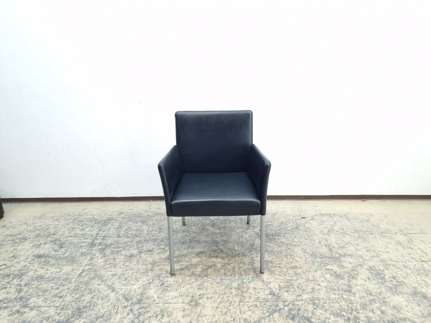 {{ product_title }} – {{ product_type }} von JS Furniture, Designer-Möbel gebraucht.
