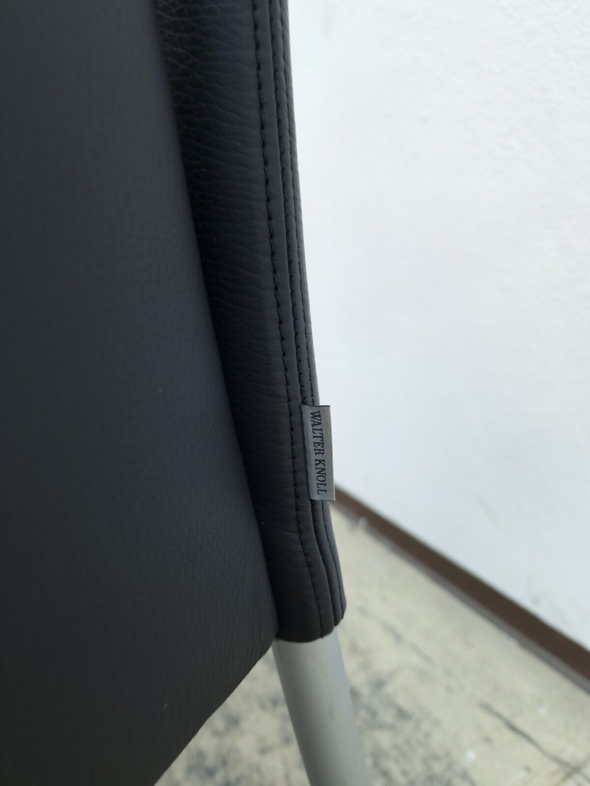 {{ product_title }} – {{ product_type }} von JS Furniture, Designer-Möbel gebraucht.
