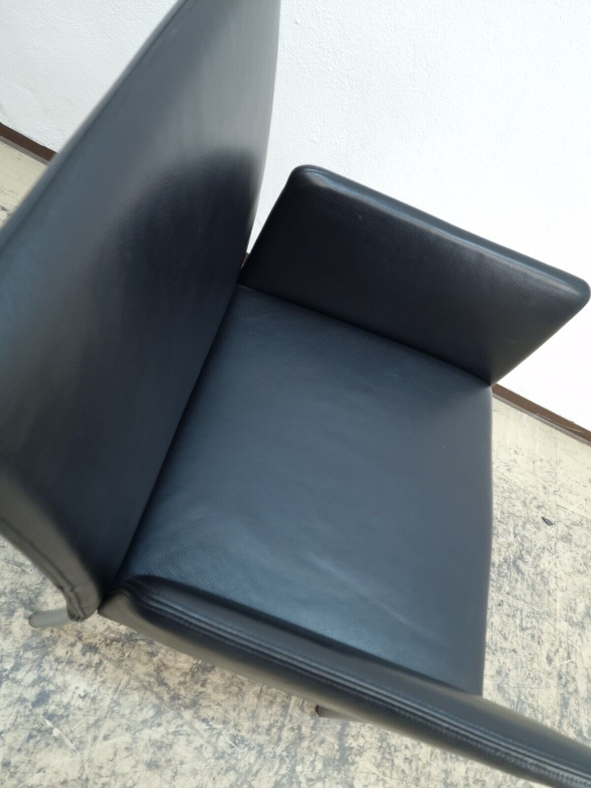 {{ product_title }} – {{ product_type }} von JS Furniture, Designer-Möbel gebraucht.