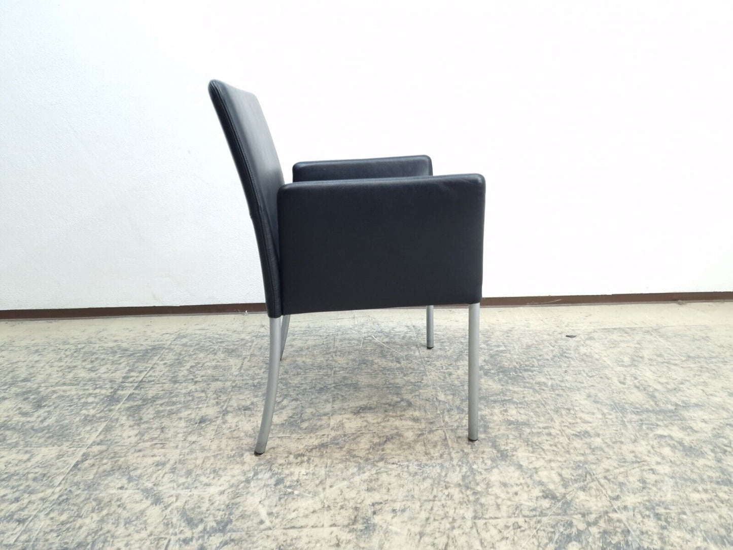 {{ product_title }} – {{ product_type }} von JS Furniture, Designer-Möbel gebraucht.