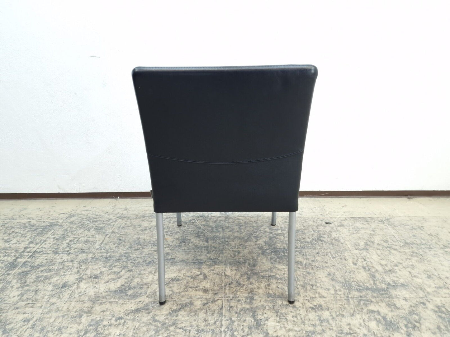 {{ product_title }} – {{ product_type }} von JS Furniture, Designer-Möbel gebraucht.