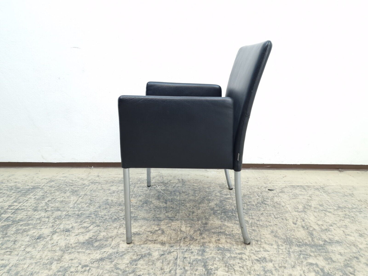 {{ product_title }} – {{ product_type }} von JS Furniture, Designer-Möbel gebraucht.
