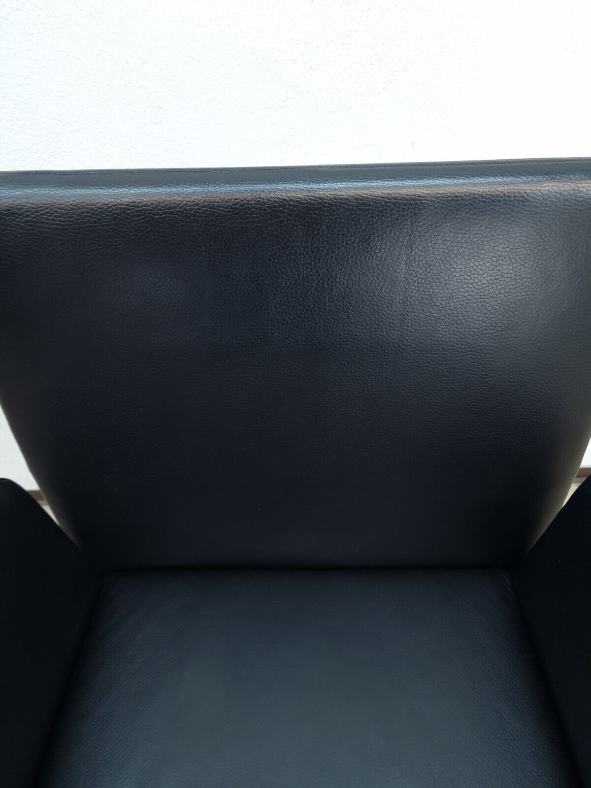 {{ product_title }} – {{ product_type }} von JS Furniture, Designer-Möbel gebraucht.