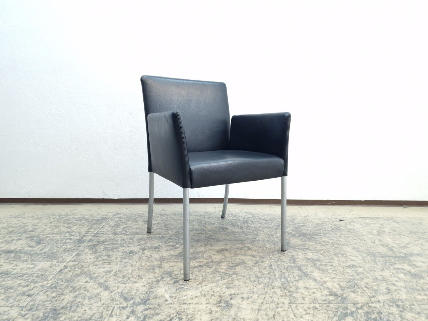 {{ product_title }} – {{ product_type }} von JS Furniture, Designer-Möbel gebraucht.