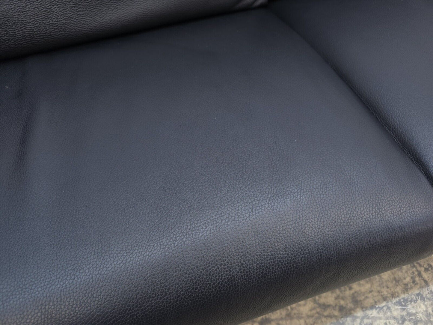 {{ product_title }} – {{ product_type }} von JS Furniture, Designer-Möbel gebraucht.