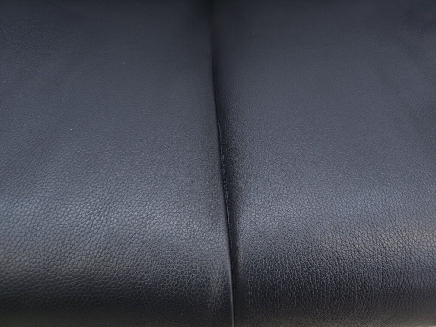 {{ product_title }} – {{ product_type }} von JS Furniture, Designer-Möbel gebraucht.