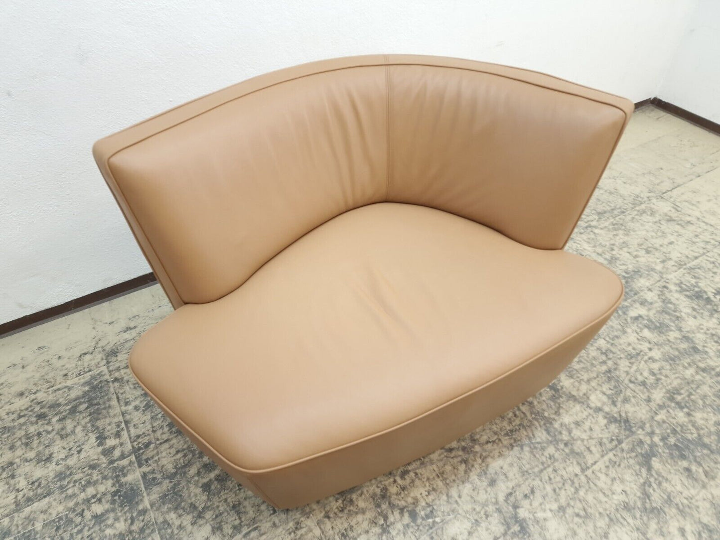{{ product_title }} – {{ product_type }} von JS Furniture, Designer-Möbel gebraucht.