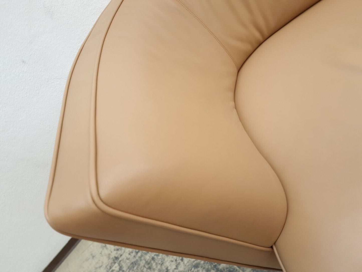 {{ product_title }} – {{ product_type }} von JS Furniture, Designer-Möbel gebraucht.