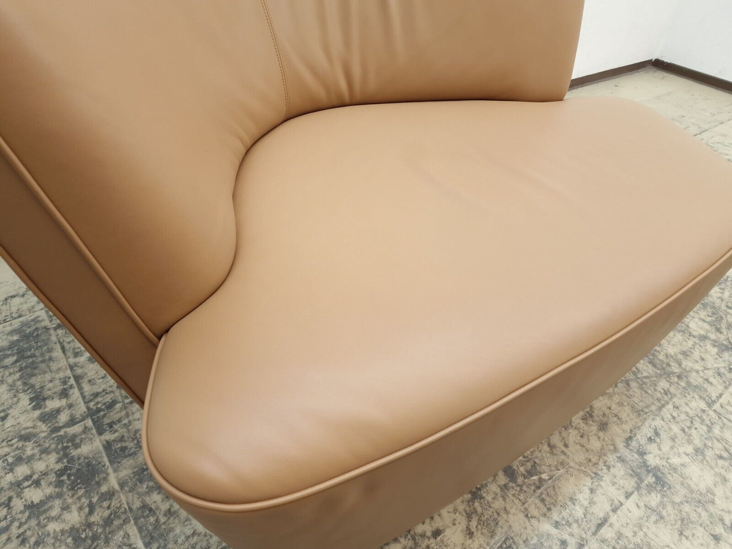 {{ product_title }} – {{ product_type }} von JS Furniture, Designer-Möbel gebraucht.
