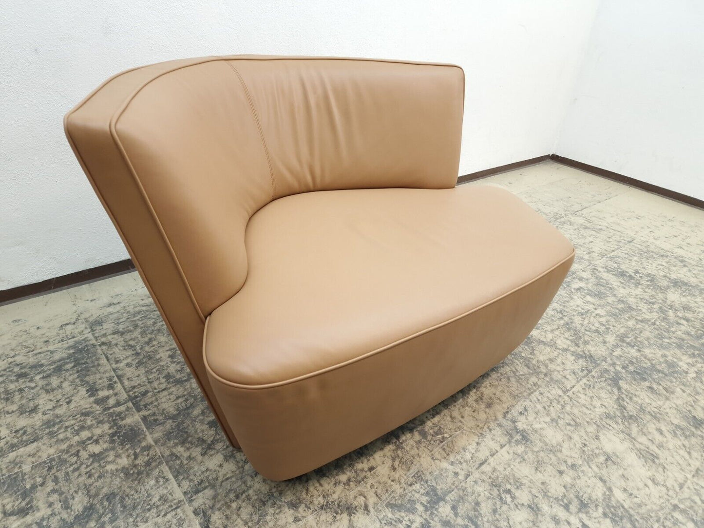 {{ product_title }} – {{ product_type }} von JS Furniture, Designer-Möbel gebraucht.