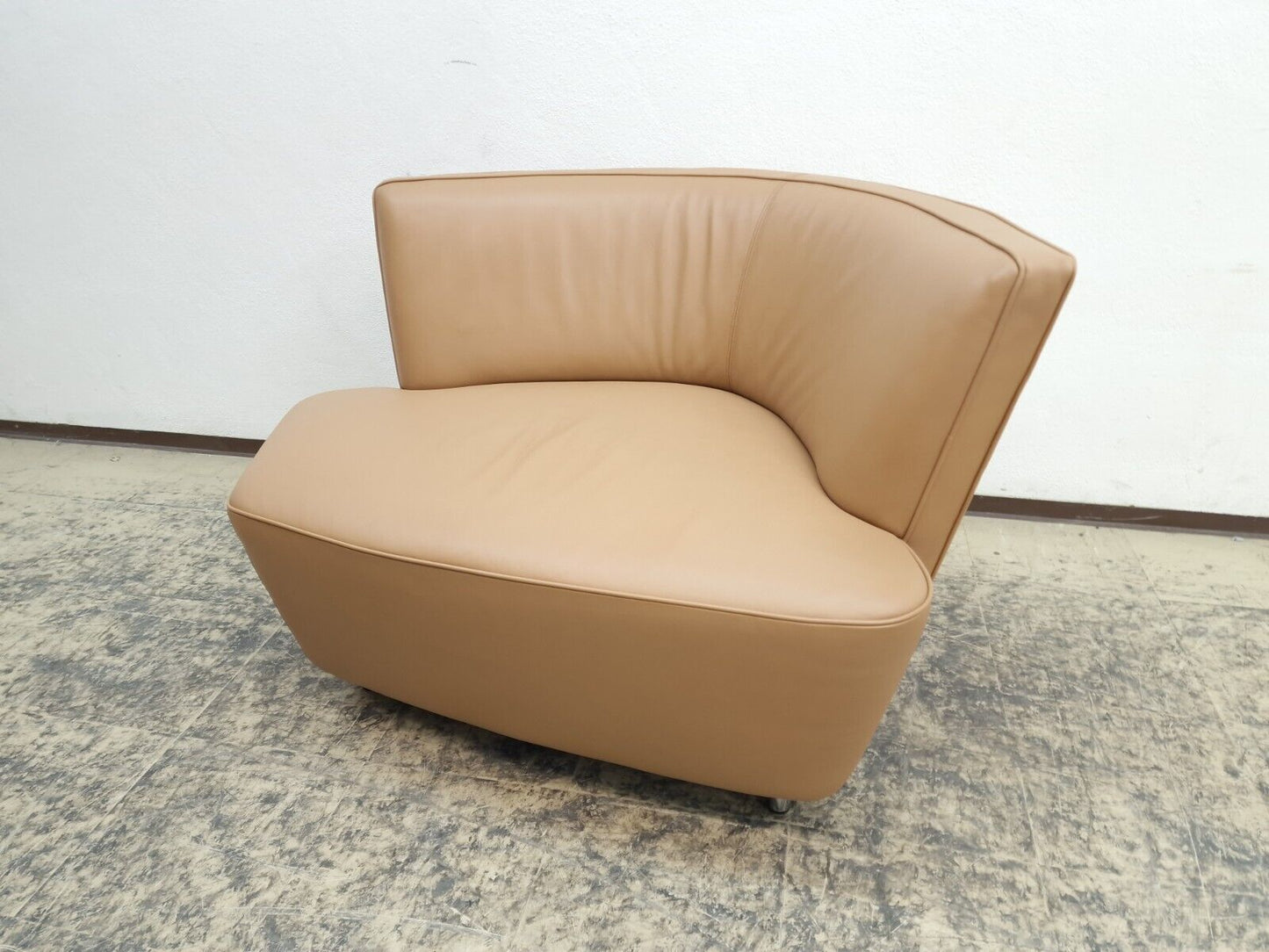 {{ product_title }} – {{ product_type }} von JS Furniture, Designer-Möbel gebraucht.