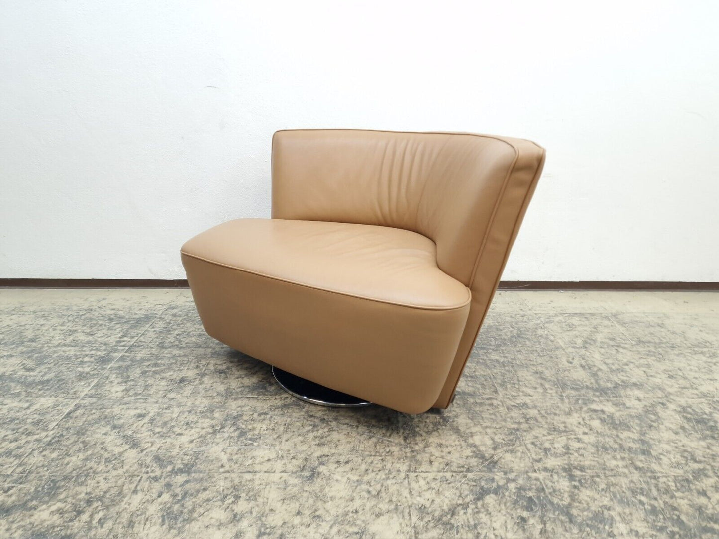 {{ product_title }} – {{ product_type }} von JS Furniture, Designer-Möbel gebraucht.