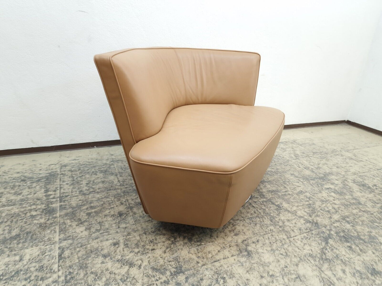 {{ product_title }} – {{ product_type }} von JS Furniture, Designer-Möbel gebraucht.