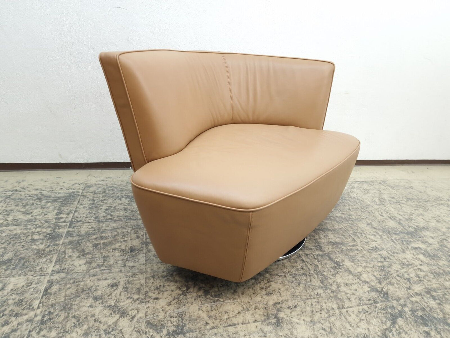 {{ product_title }} – {{ product_type }} von JS Furniture, Designer-Möbel gebraucht.