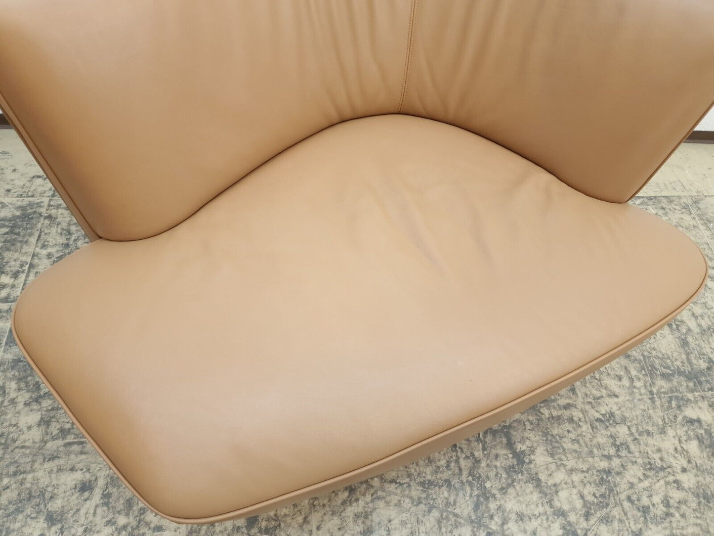 {{ product_title }} – {{ product_type }} von JS Furniture, Designer-Möbel gebraucht.