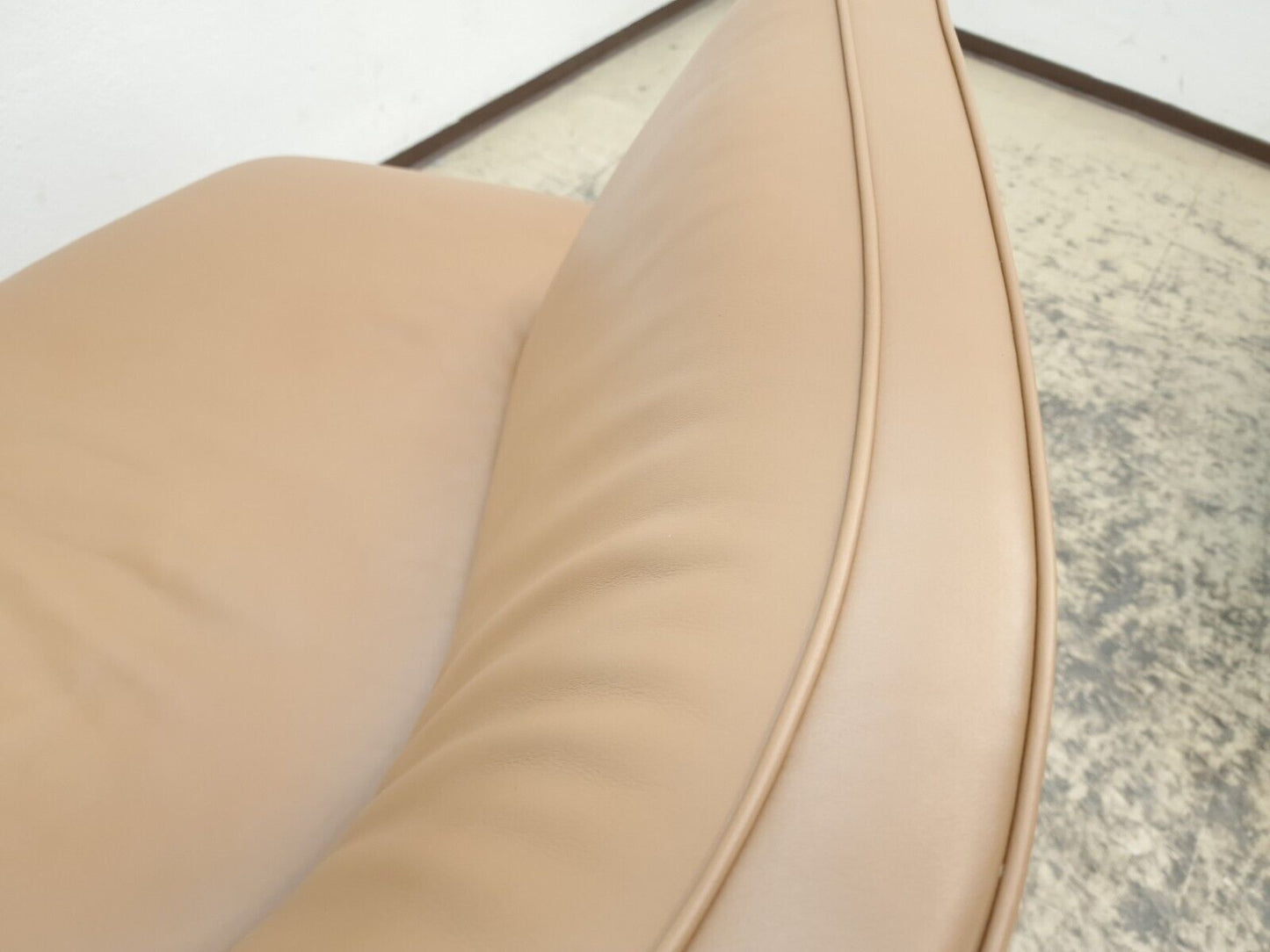 {{ product_title }} – {{ product_type }} von JS Furniture, Designer-Möbel gebraucht.