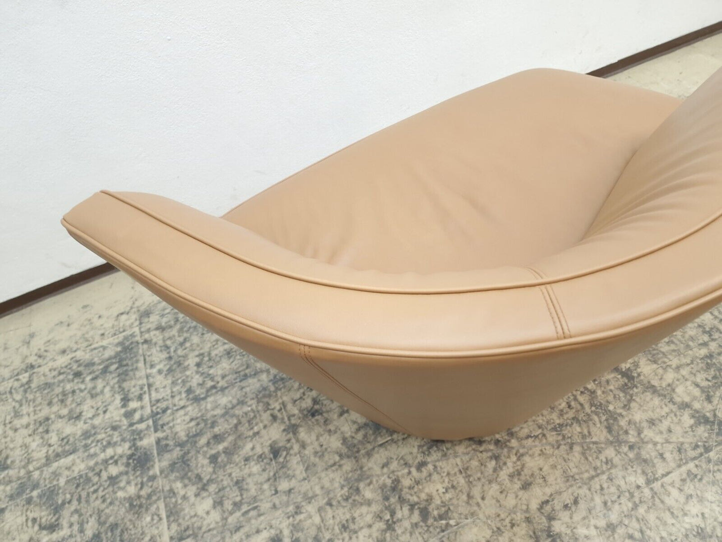 {{ product_title }} – {{ product_type }} von JS Furniture, Designer-Möbel gebraucht.